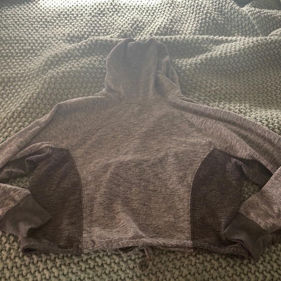Lightweight cropped grey sweatshirt - Picture 2 of 2